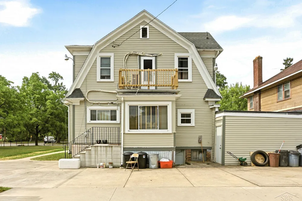 817 E Holland Avenue Saginaw City, MI 48601