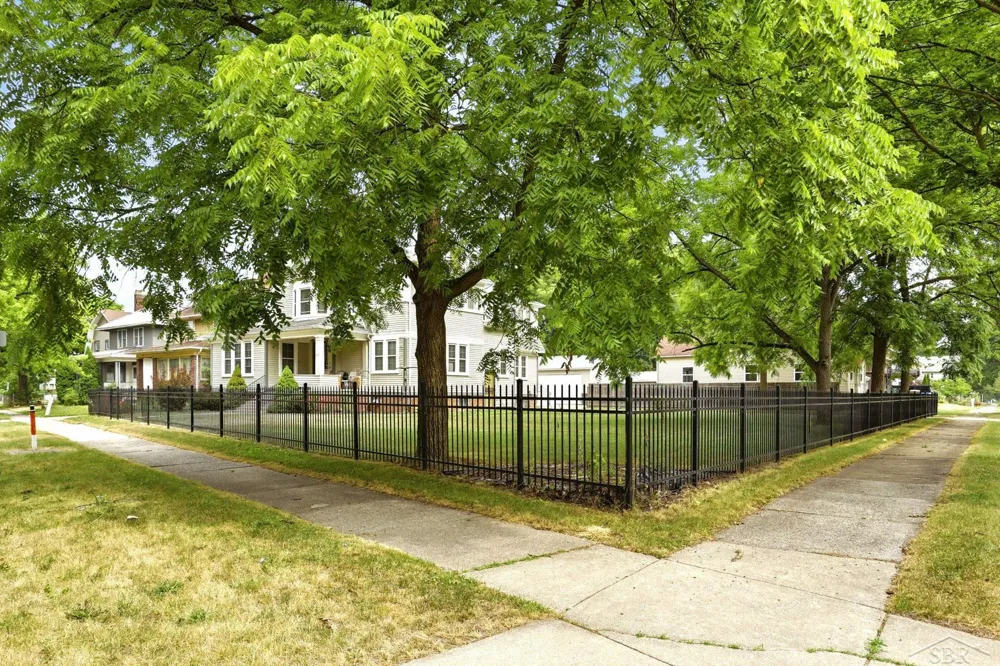 817 E Holland Avenue Saginaw City, MI 48601