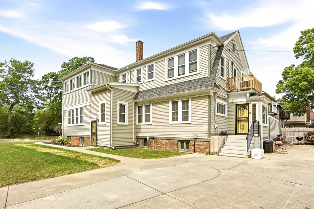 817 E Holland Avenue Saginaw City, MI 48601