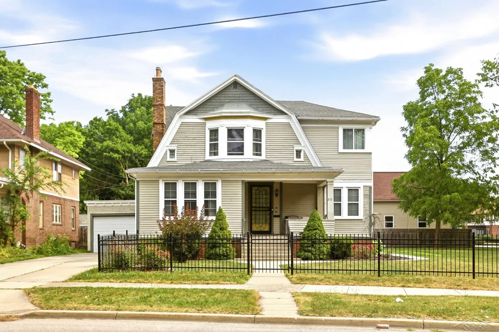 817 E Holland Avenue Saginaw City, MI 48601