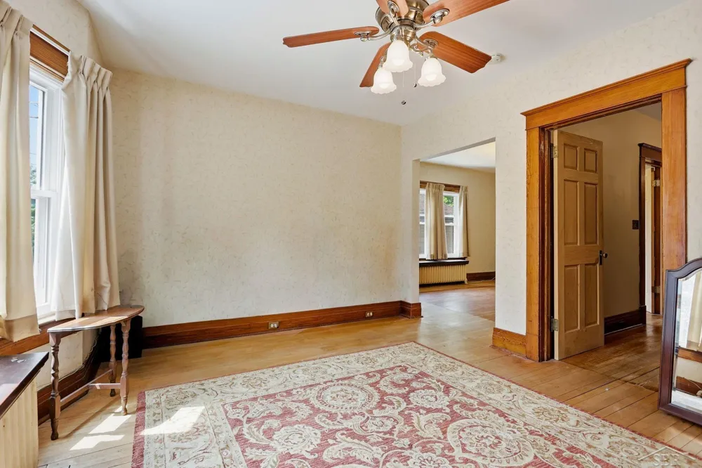 817 E Holland Avenue Saginaw City, MI 48601