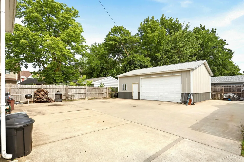 817 E Holland Avenue Saginaw City, MI 48601