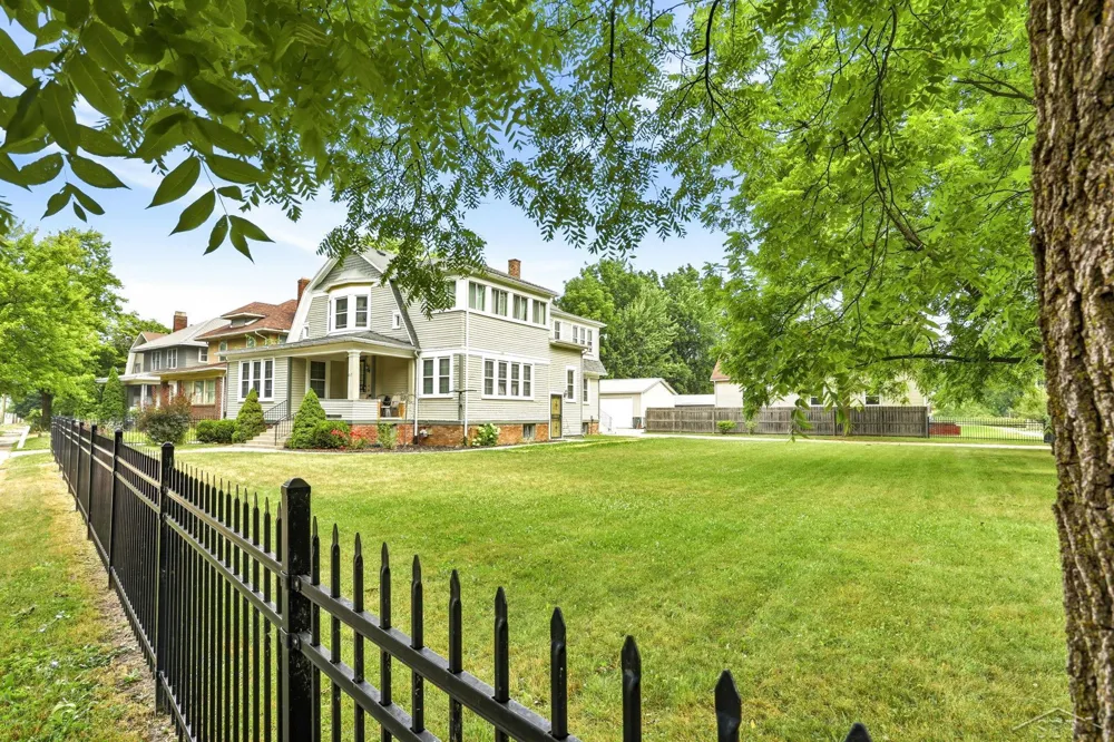 817 E Holland Avenue Saginaw City, MI 48601