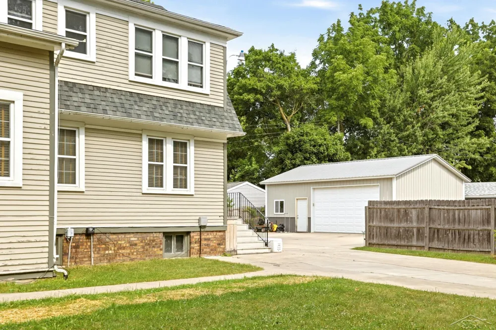 817 E Holland Avenue Saginaw City, MI 48601