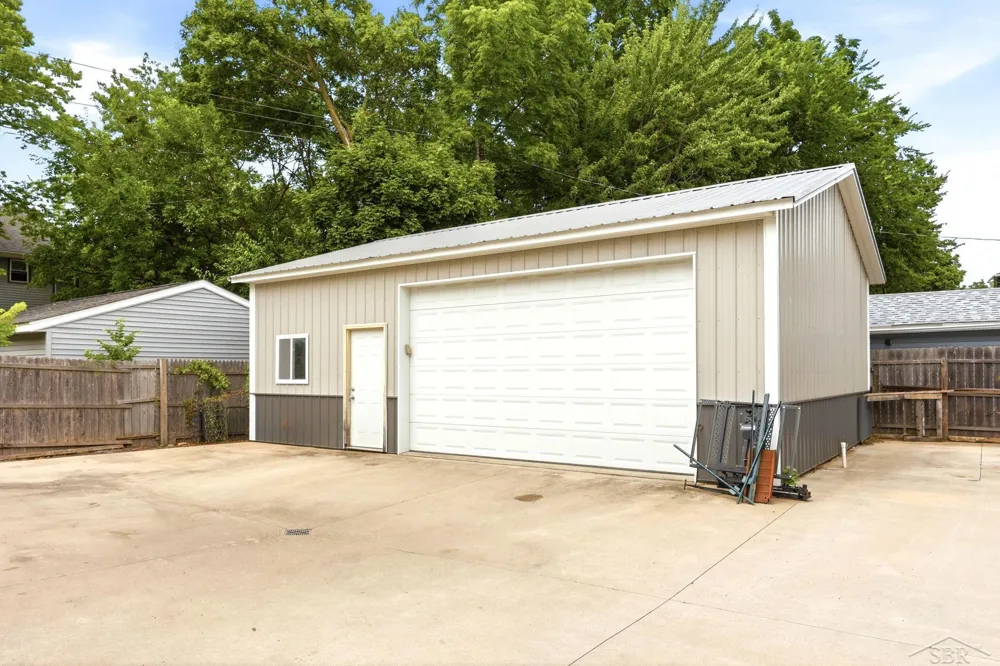 817 E Holland Avenue Saginaw City, MI 48601