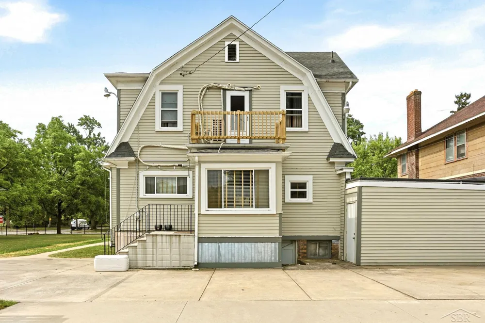 817 E Holland Avenue Saginaw City, MI 48601