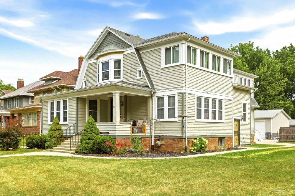 817 E Holland Avenue Saginaw City, MI 48601