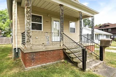 1427 Brown Street