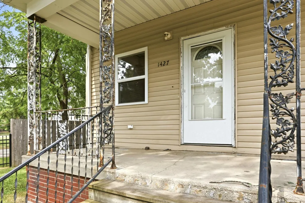 1427 Brown Street Saginaw City, MI 48601