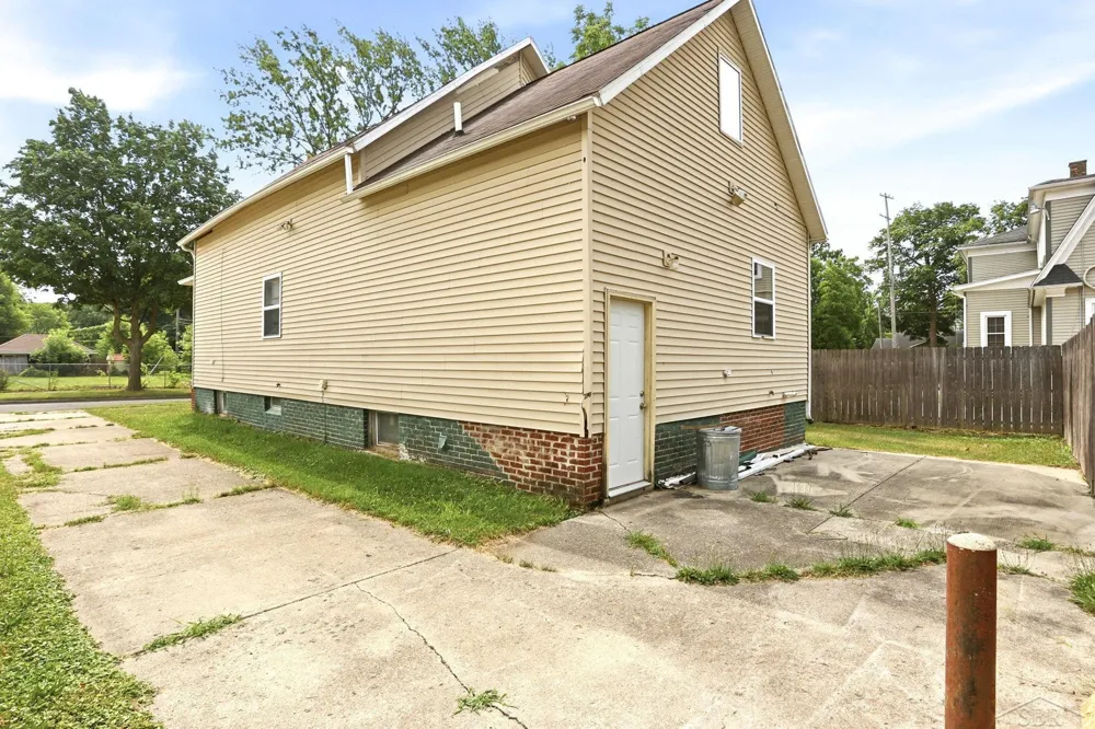 1427 Brown Street Saginaw City, MI 48601