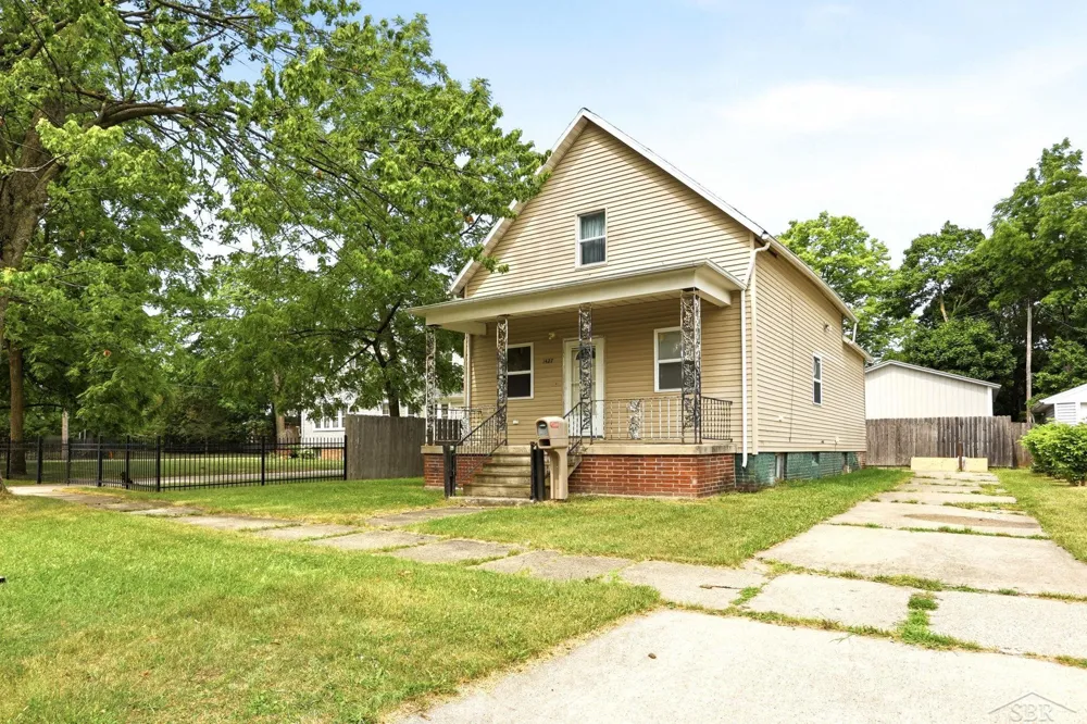 1427 Brown Street Saginaw City, MI 48601