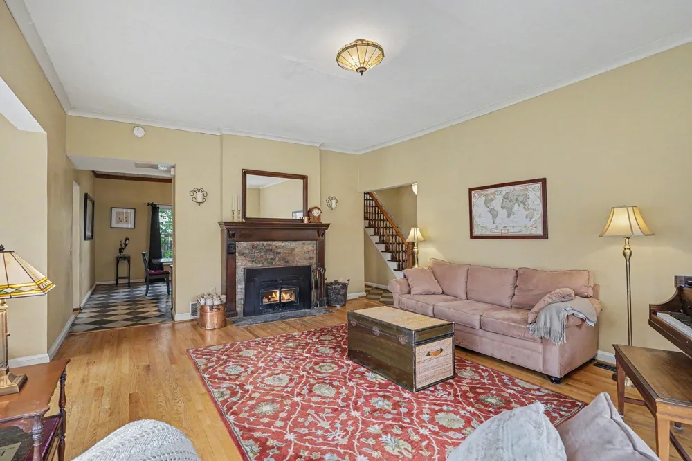 312 E 16th Street Holland City, MI 49423