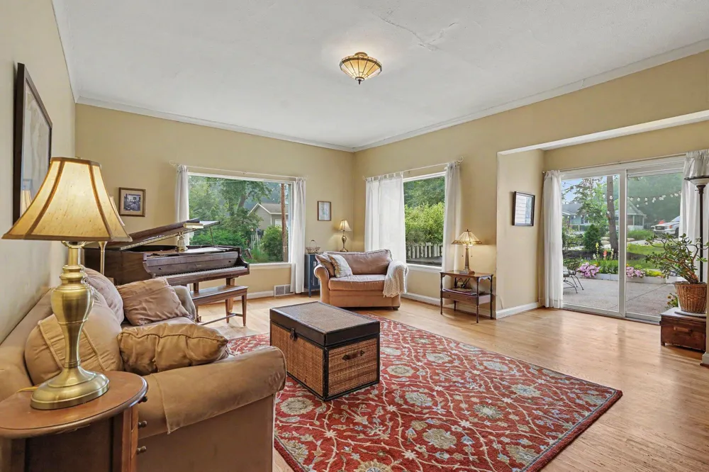 312 E 16th Street Holland City, MI 49423
