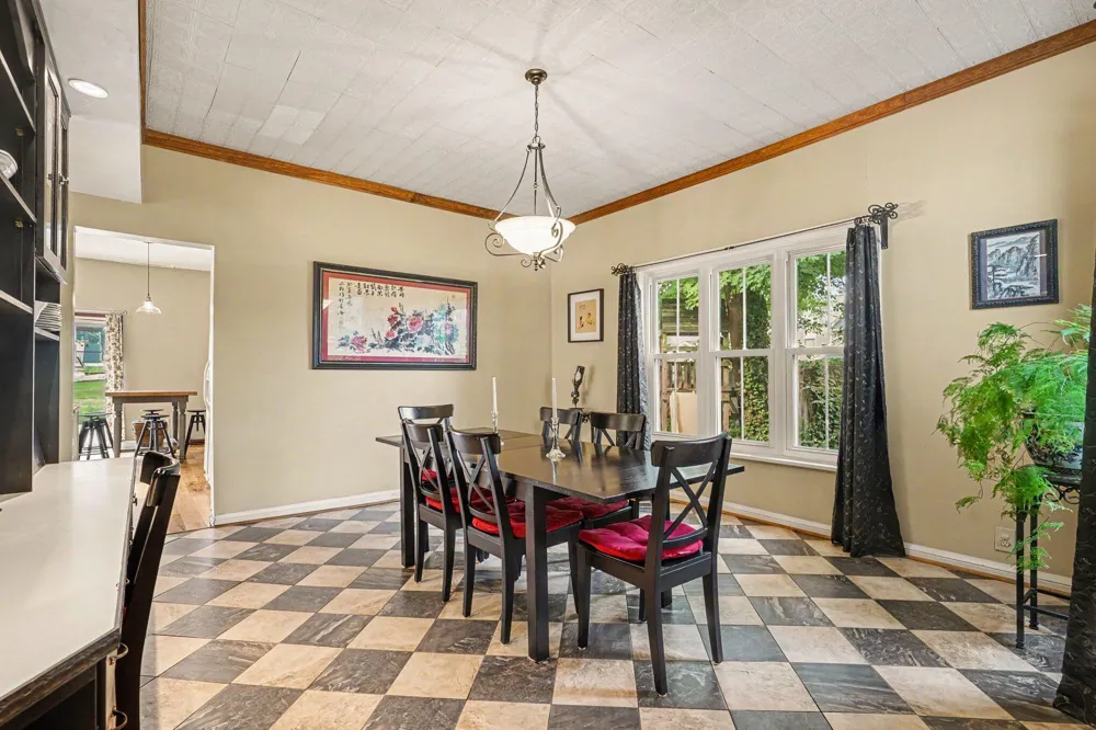 312 E 16th Street Holland City, MI 49423
