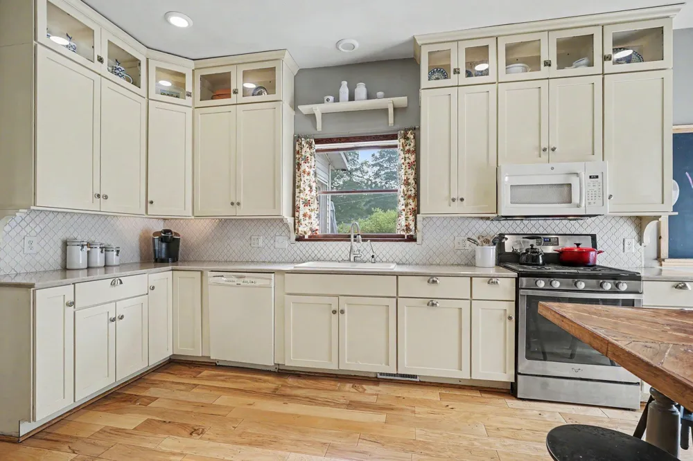 312 E 16th Street Holland City, MI 49423