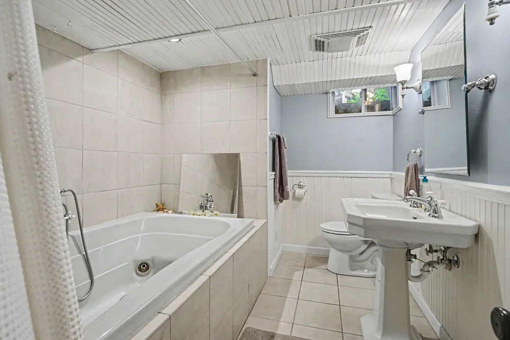 312 E 16th Street Holland City, MI 49423