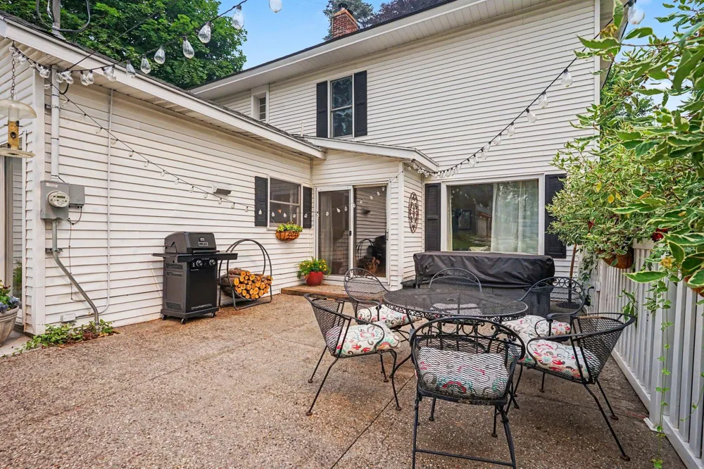 312 E 16th Street Holland City, MI 49423