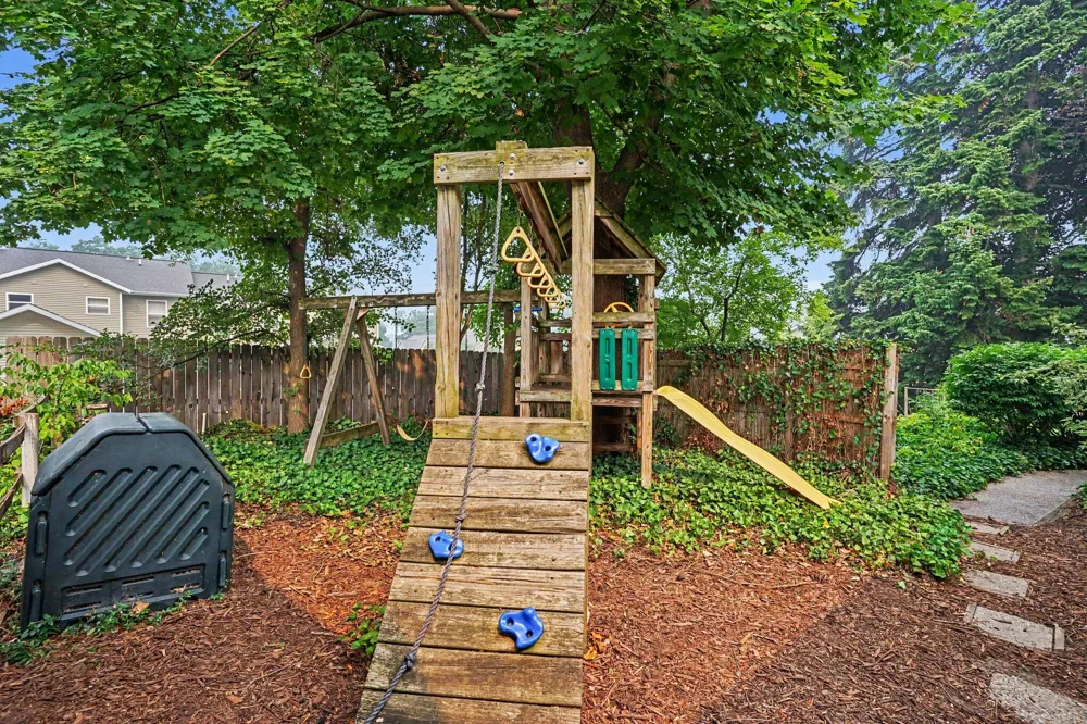 312 E 16th Street Holland City, MI 49423