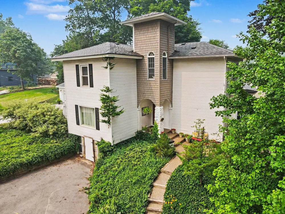 312 E 16th Street Holland City, MI 49423