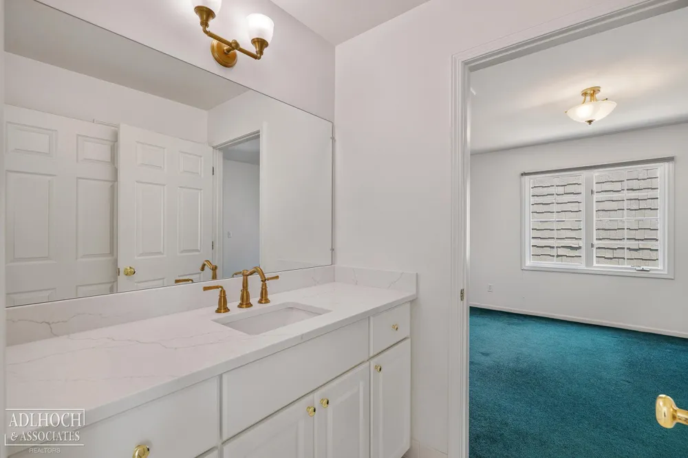 21473 Goethe Street Grosse Pointe Woods City, MI 48236