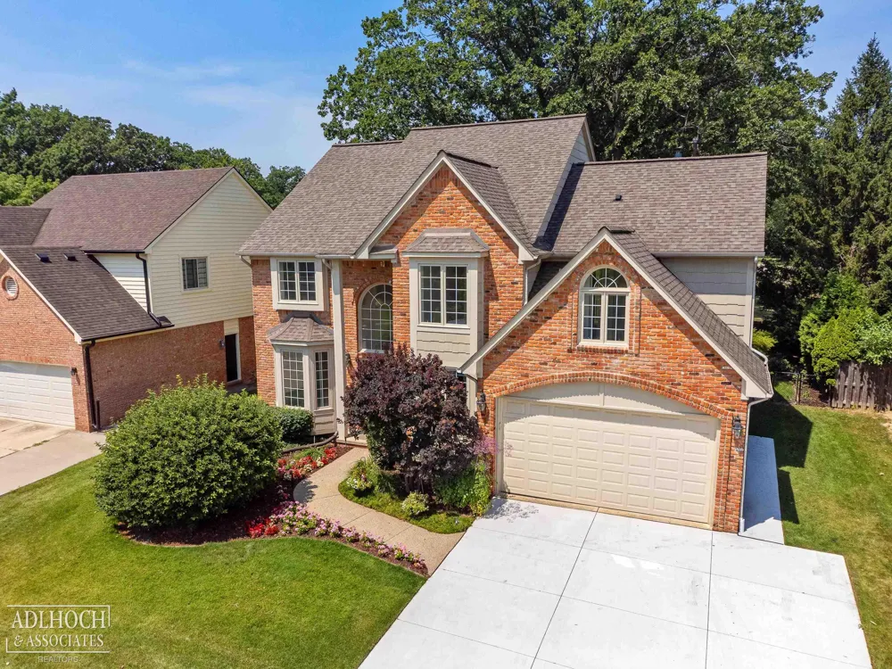 21473 Goethe Street Grosse Pointe Woods City, MI 48236