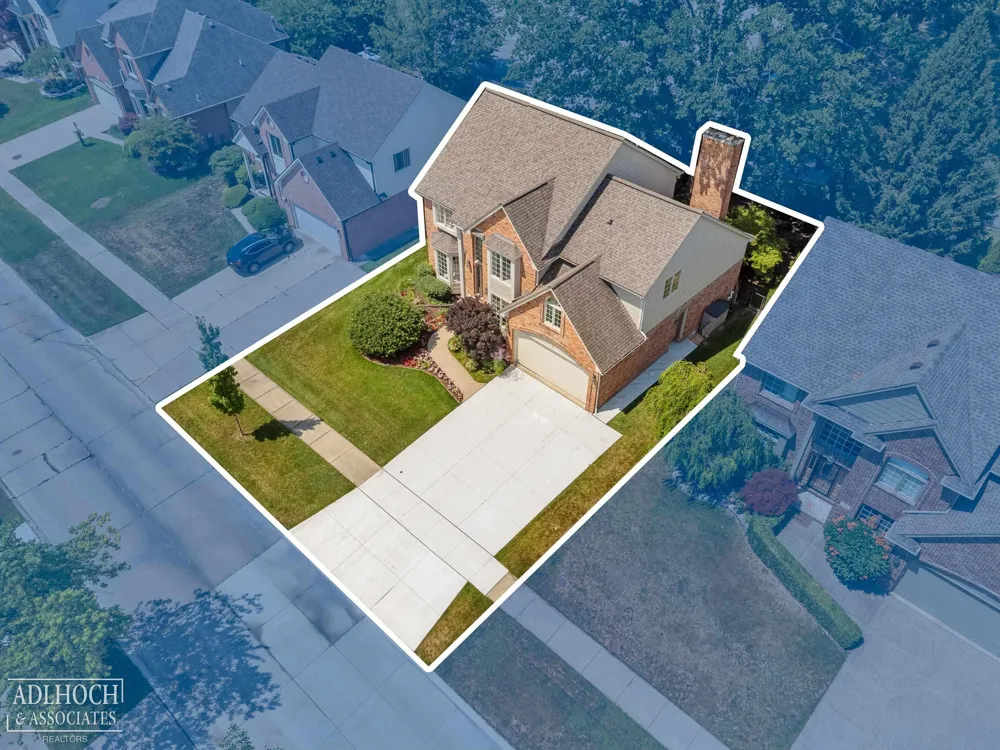 21473 Goethe Street Grosse Pointe Woods City, MI 48236