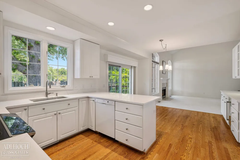 21473 Goethe Street Grosse Pointe Woods City, MI 48236