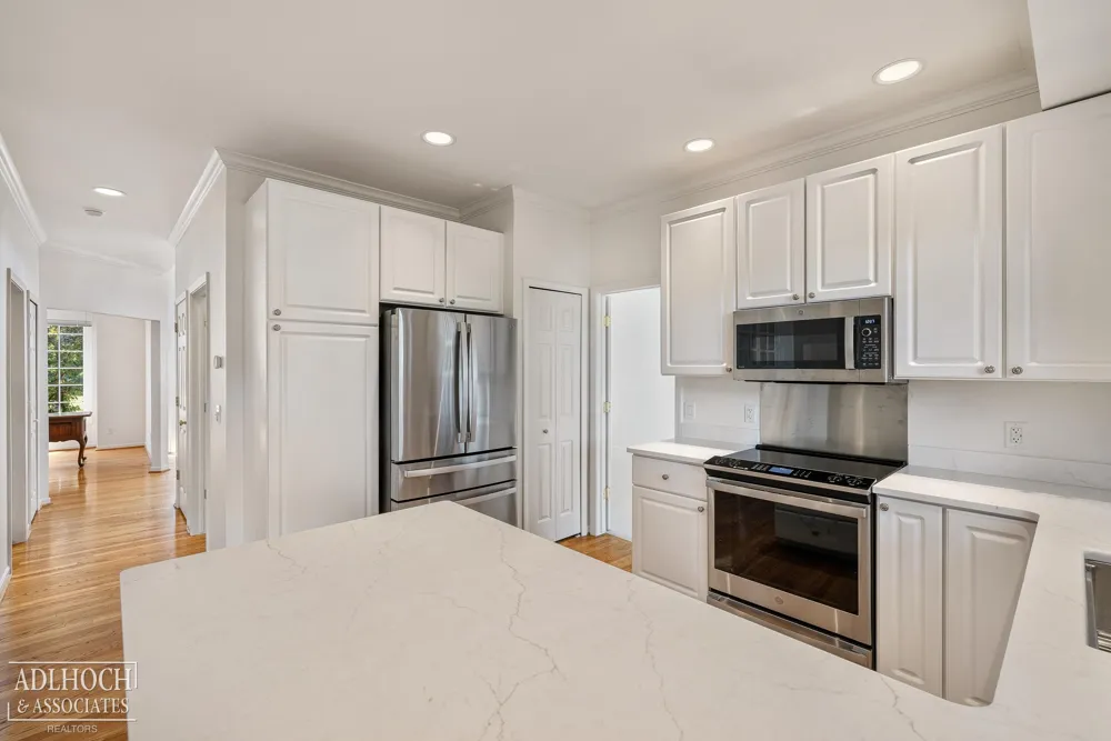 21473 Goethe Street Grosse Pointe Woods City, MI 48236