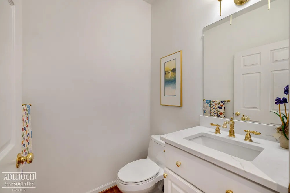 21473 Goethe Street Grosse Pointe Woods City, MI 48236