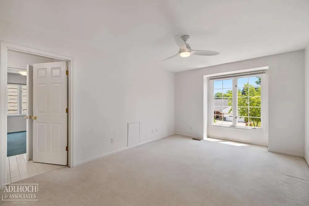 21473 Goethe Street Grosse Pointe Woods City, MI 48236