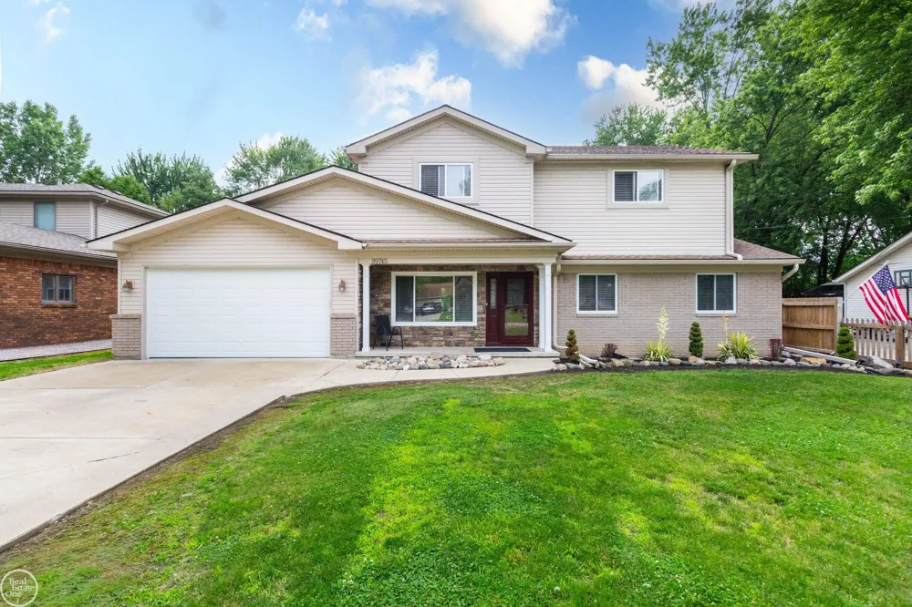39745 Sylvia Street Harrison Charter Township, MI 48045