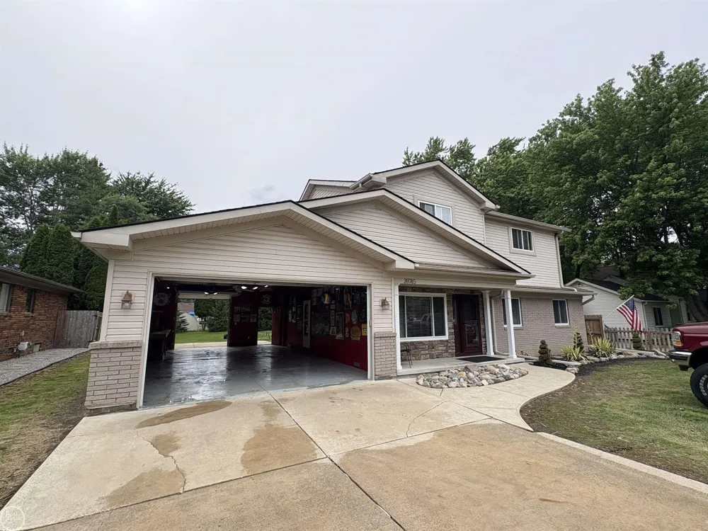39745 Sylvia Street Harrison Charter Township, MI 48045