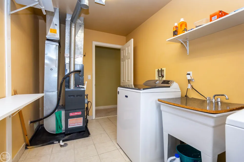 39745 Sylvia Street Harrison Charter Township, MI 48045