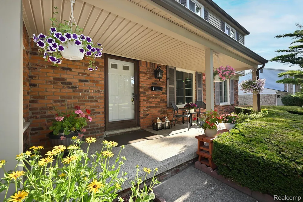 2032 Kristin Drive Troy City, MI 48084