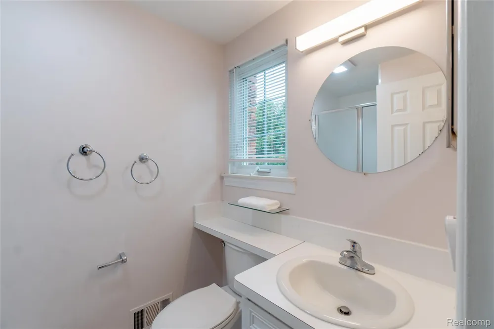 2032 Kristin Drive Troy City, MI 48084