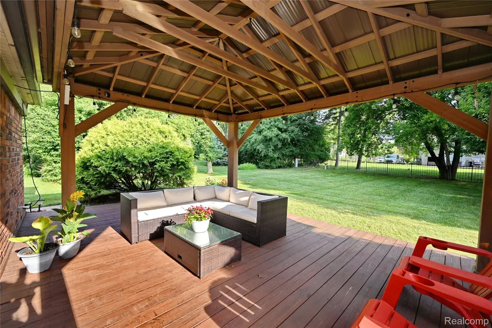 2032 Kristin Drive Troy City, MI 48084