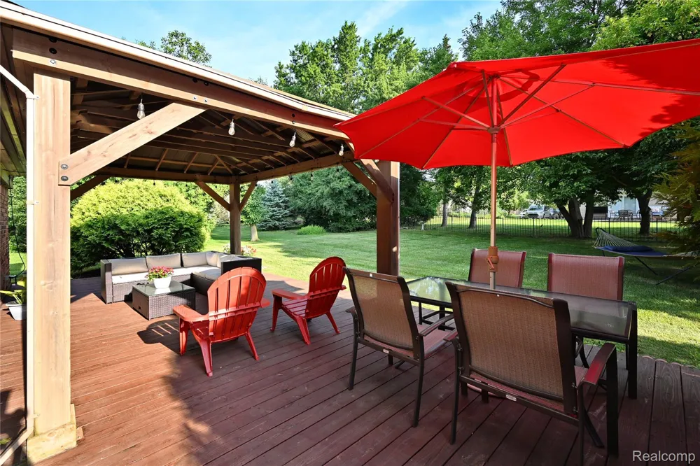 2032 Kristin Drive Troy City, MI 48084
