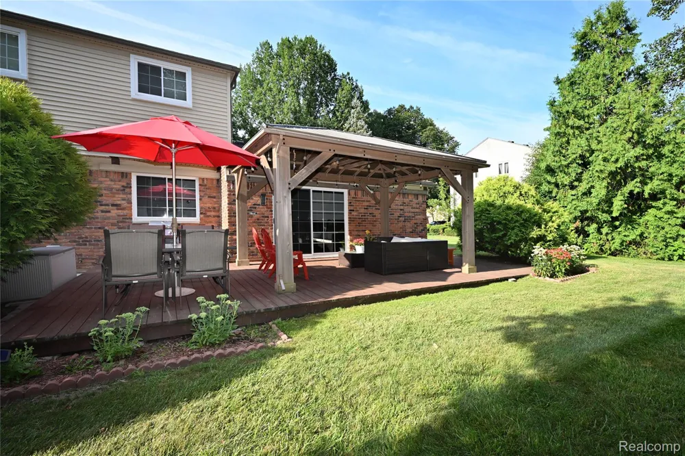 2032 Kristin Drive Troy City, MI 48084