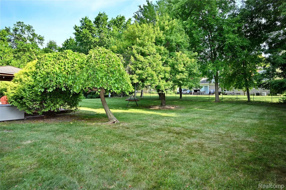 2032 Kristin Drive Troy City, MI 48084