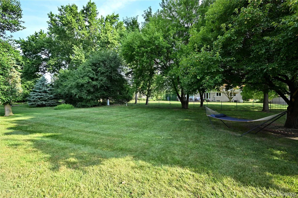 2032 Kristin Drive Troy City, MI 48084