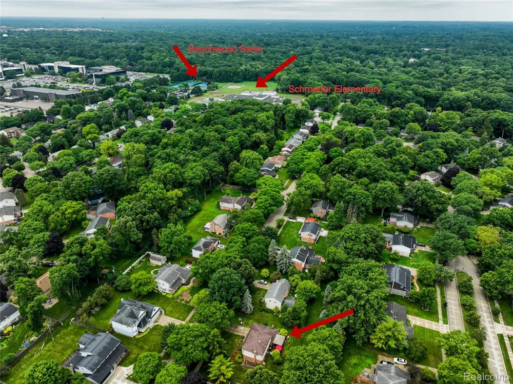 2032 Kristin Drive Troy City, MI 48084