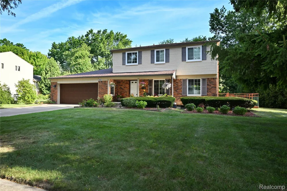 2032 Kristin Drive Troy City, MI 48084
