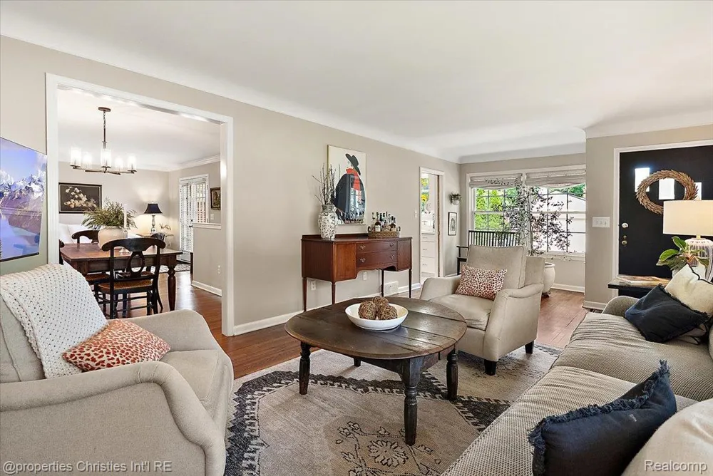 16051 Amherst Avenue Beverly Hills Village, MI 48025