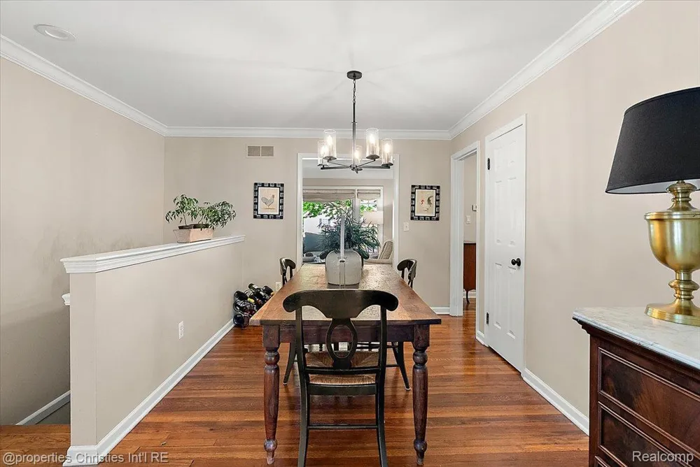 16051 Amherst Avenue Beverly Hills Village, MI 48025