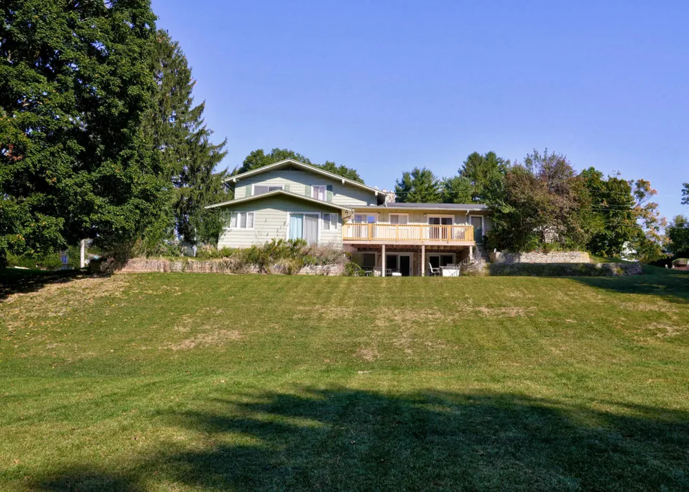 1817 S Walmont Road Summit Township, MI 49203