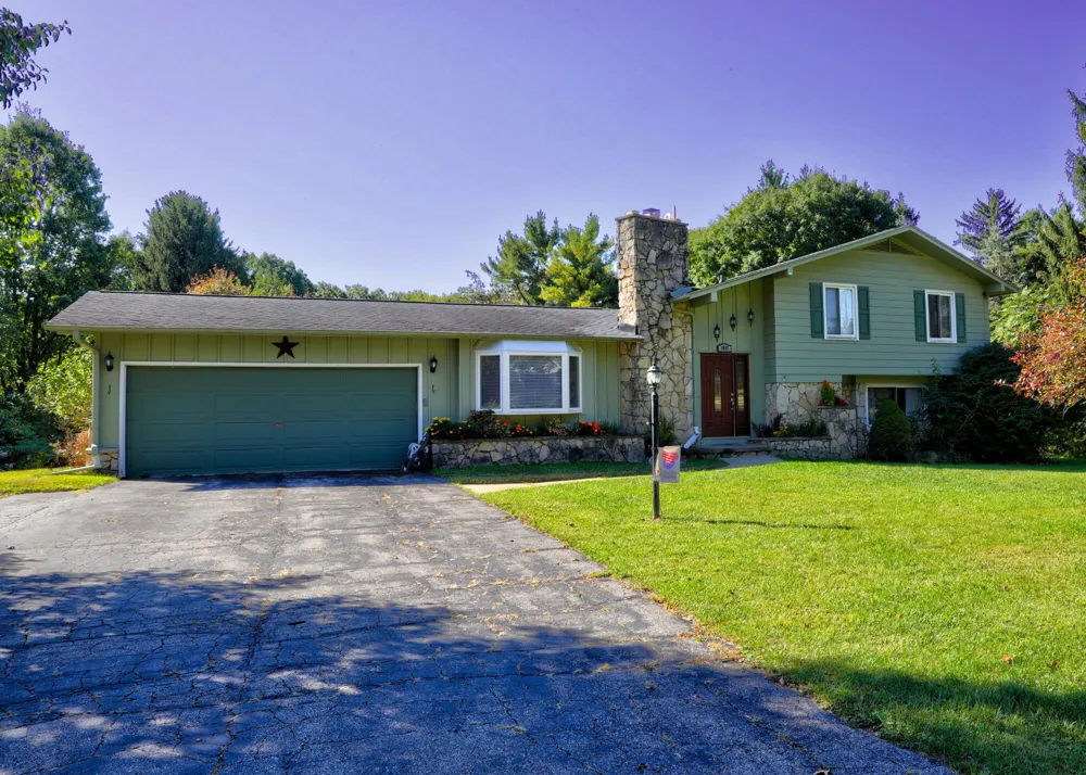 1817 S Walmont Road Summit Township, MI 49203