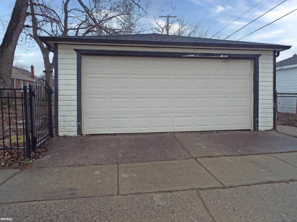 21102 Lancaster Street Harper Woods City, MI 48225