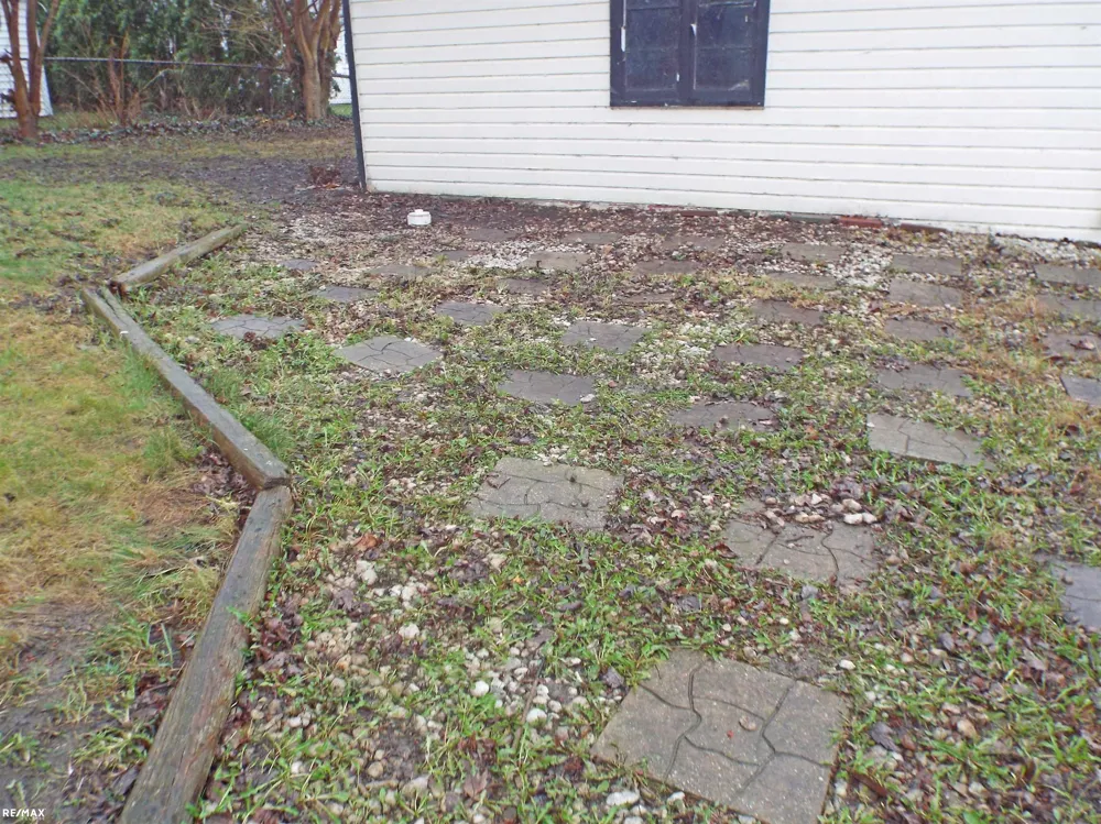 21102 Lancaster Street Harper Woods City, MI 48225