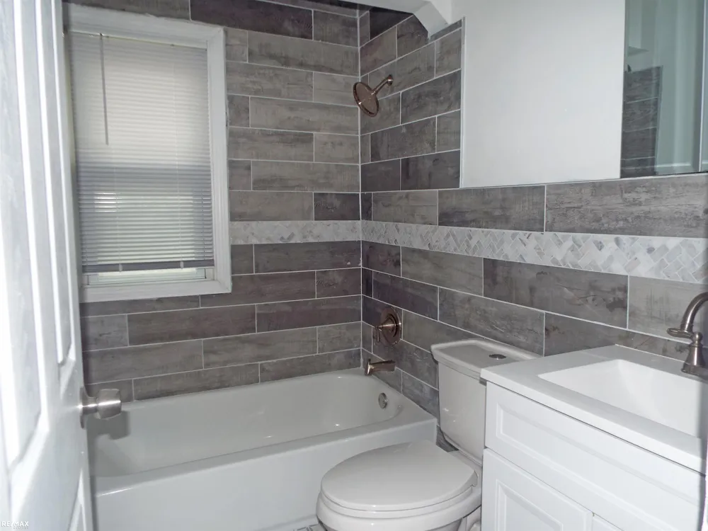 21102 Lancaster Street Harper Woods City, MI 48225