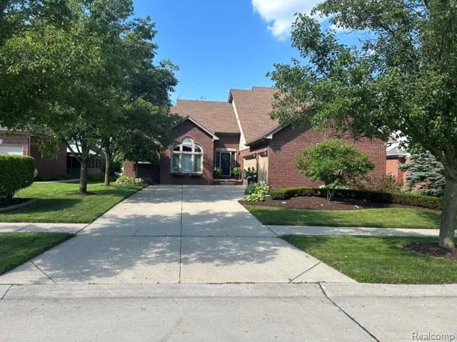 18987 Pine Lane Macomb Township, MI 48042
